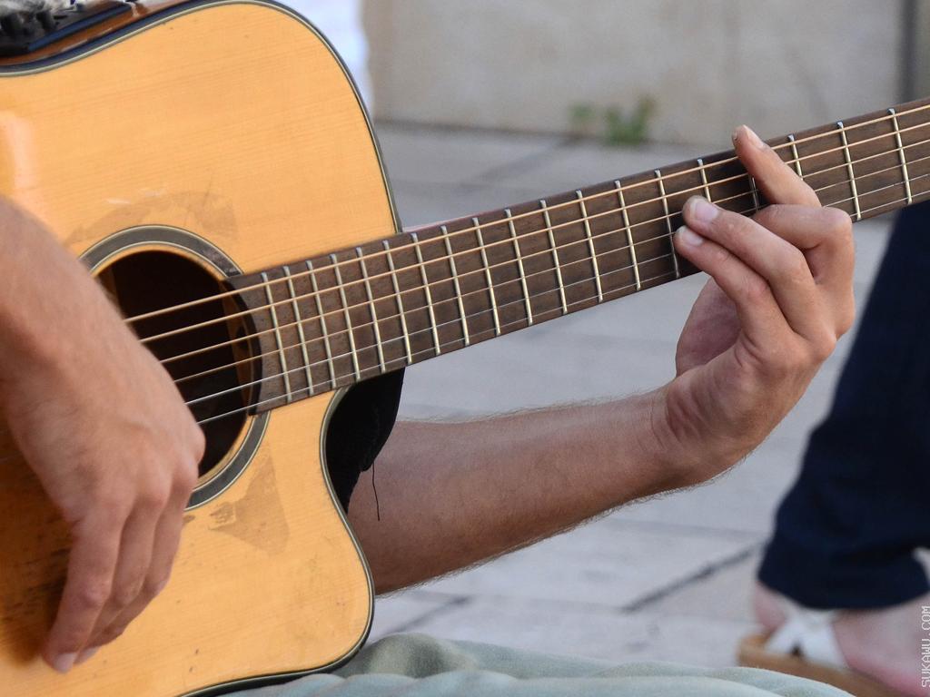 Belajar Gitar Akustik: Instan & Menyenangkan